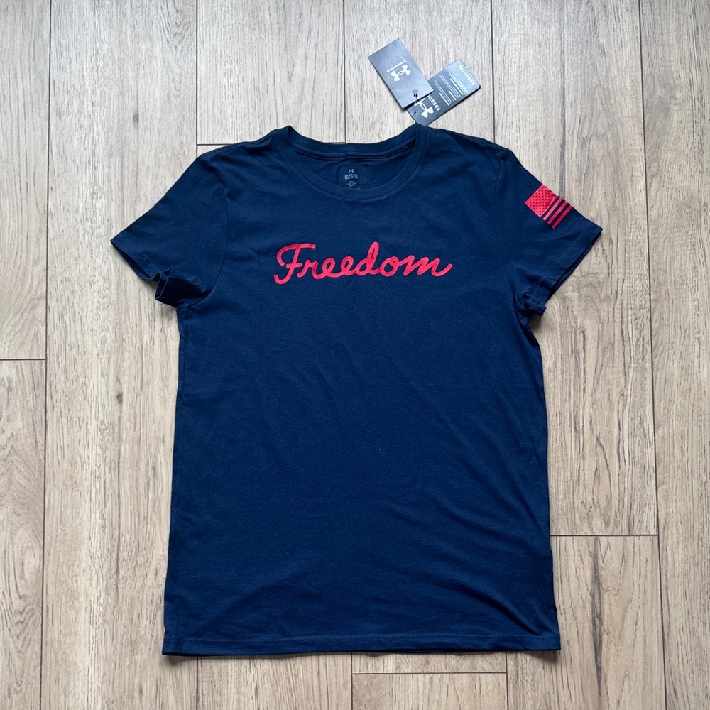 Under Armour Freedom Script USA Blue and Red T-Shirt Women’s Size Large New